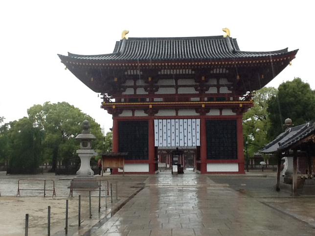 梅雨の四天王寺